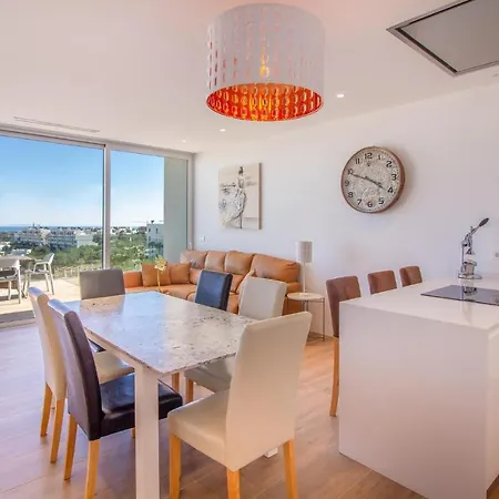 Apartment 3 Bedroom Beautiful In