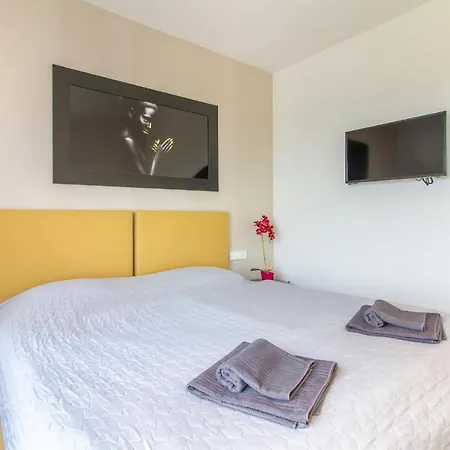 3 Bedroom Beautiful In Apartment *