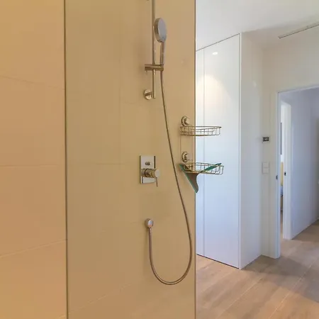 Apartment 3 Bedroom Beautiful In